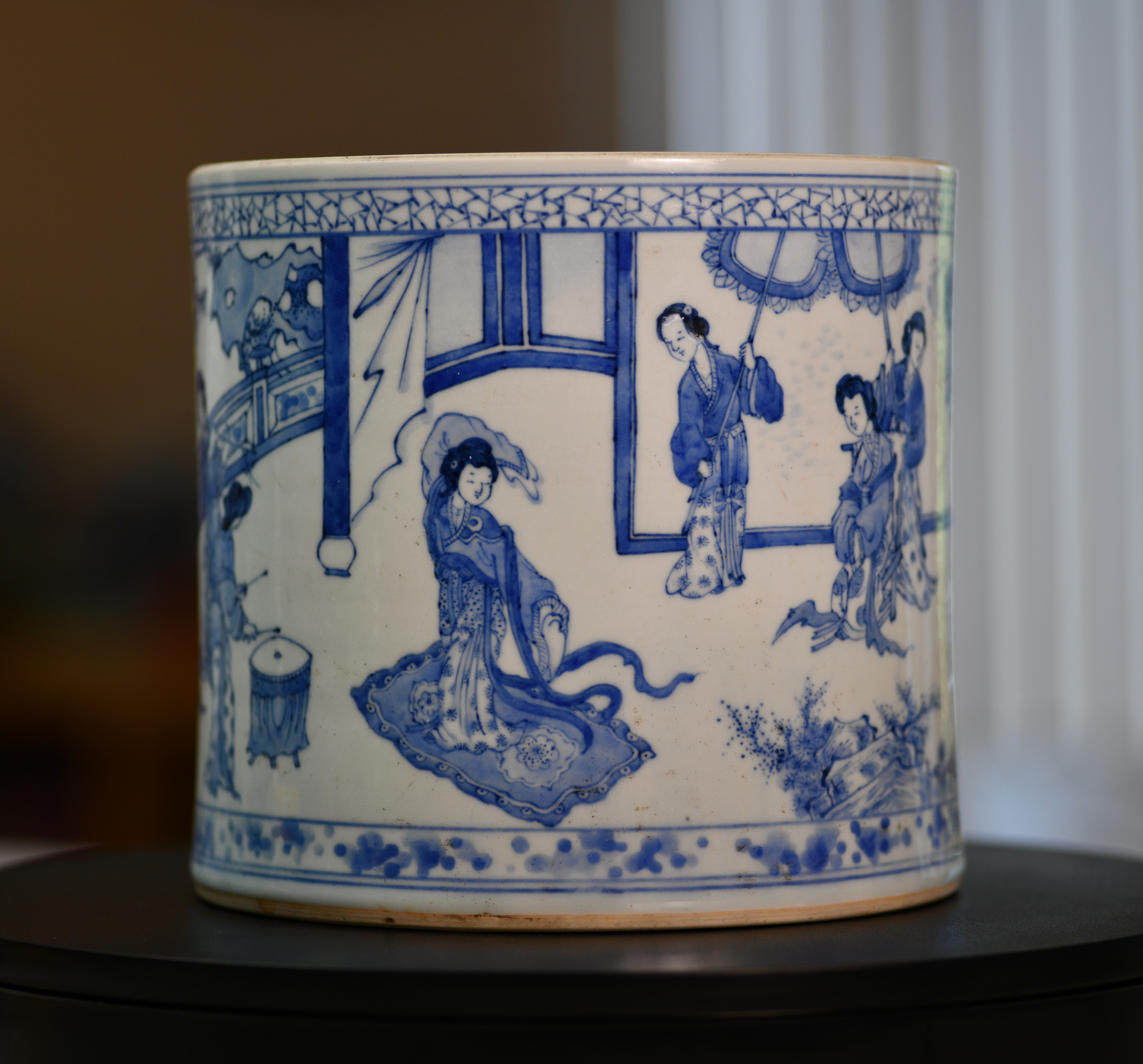 An Blue-and-White Brush Pot with Narrative Figures